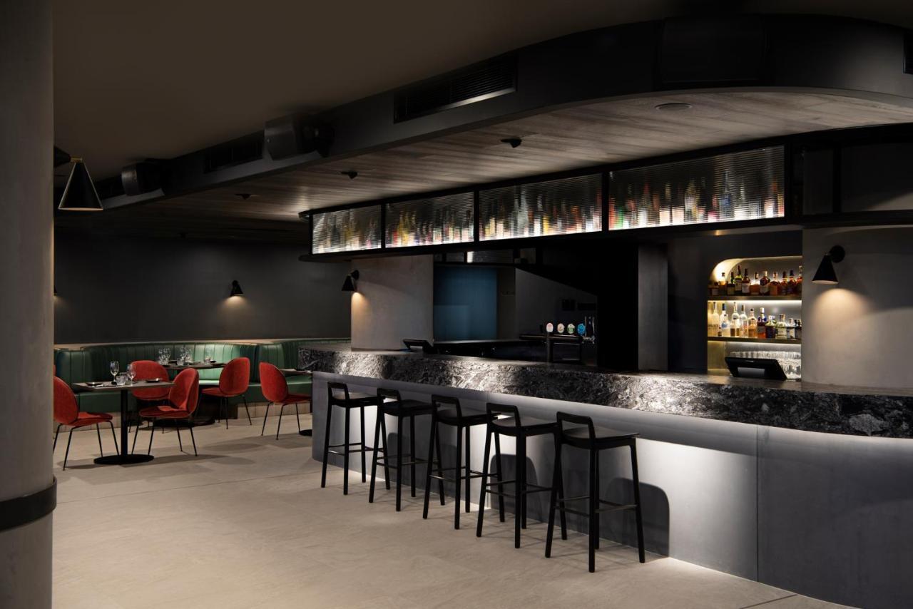 Midnight Hotel, Autograph Collection Camberra Exterior foto The bar at the restaurant